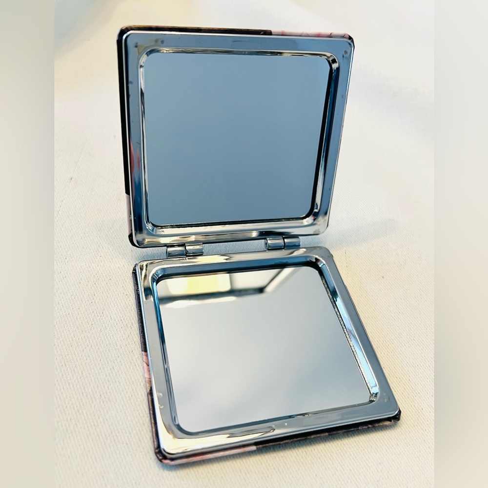 Portable Floral Compact Mirror - Picture 4 of 5